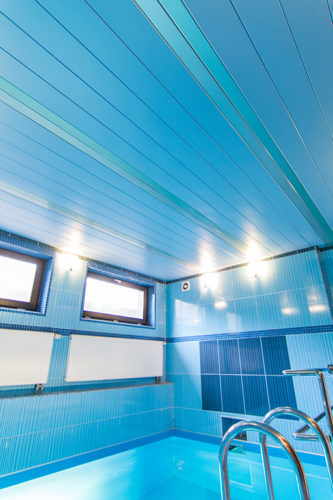 Реечный потолок в спа-зоне голубой. USA Ceiling Group.